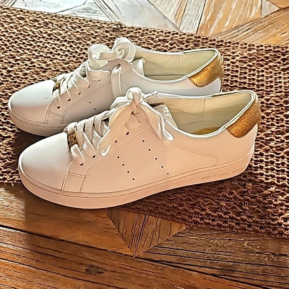 Michael KORS white leather sneakers! 6